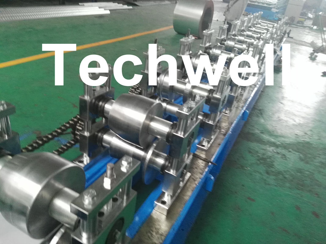 Macchina senza cuciture a forma di U della grondaia, rotolo della grondaia che forma macchina per la fabbricazione della grondaia d'acciaio dell'acqua piovana
