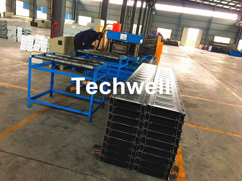 Tipo rullo trasportatore perforato della scala CT-600 del cavo che forma macchina, linea di produzione del vano per cavi