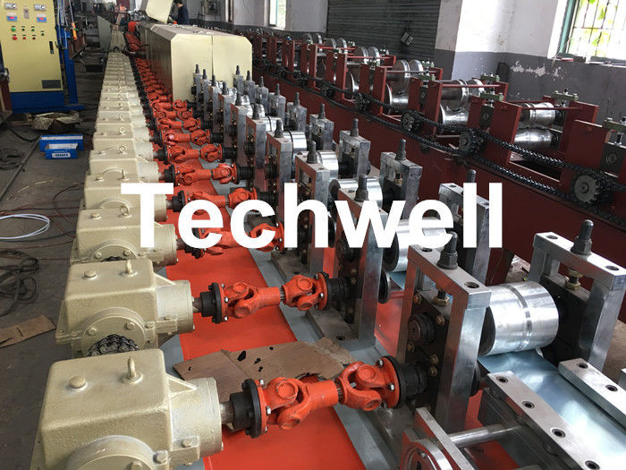 Rotolo della stecca dello sportello del rullo che forma macchina con la macchina a iniezione della schiuma dell'unità di elaborazione per l'offerta i risparmi energetici e della sicurezza