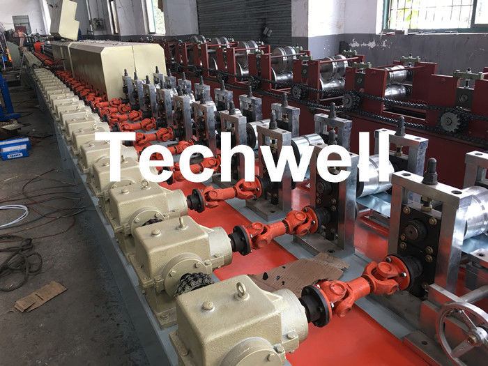 Rotolo della stecca dello sportello del rullo che forma macchina con la macchina a iniezione della schiuma dell'unità di elaborazione per l'offerta i risparmi energetici e della sicurezza