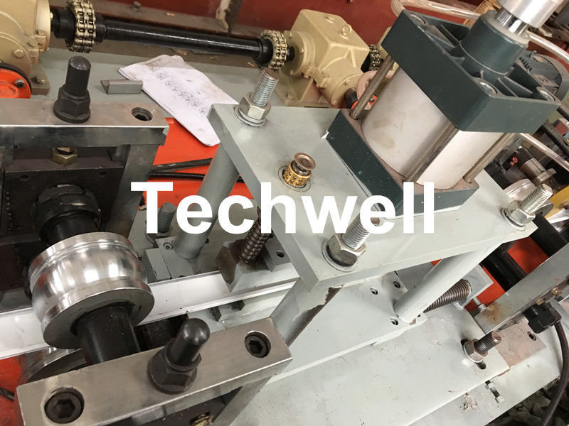 Rotolo della stecca dello sportello di rotolamento di schiuma dell'unità di elaborazione che forma macchina con 0-15m/min che forma velocità, tipo di azionamento del cambio