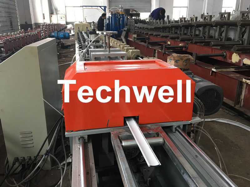 Rotolo della stecca dello sportello di rotolamento di schiuma dell'unità di elaborazione che forma macchina con 0-15m/min che forma velocità, tipo di azionamento del cambio