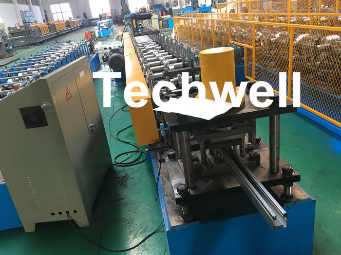 PPGI, rotolo d'acciaio galvanizzato della ferrovia di guida che forma la macchina con il disco ha visto il taglio per la fabbricazione delle stecche dello sportello