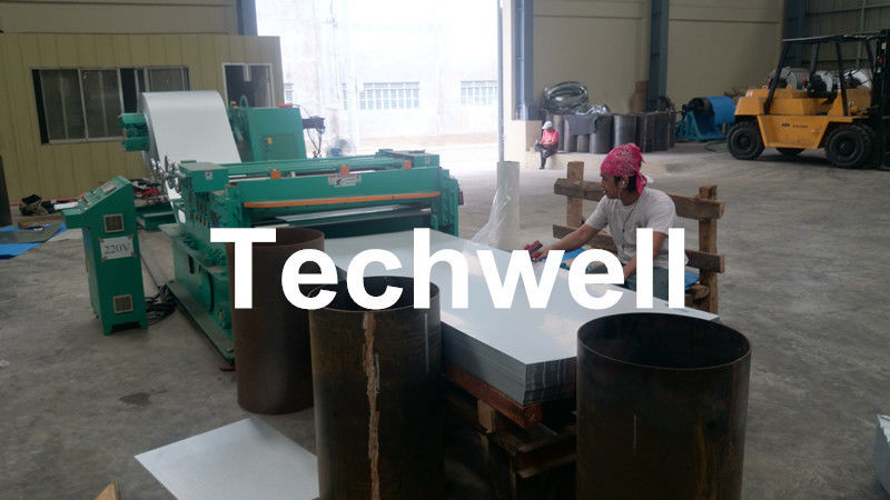 Taglio automatico idraulico di alta precisione alla tagliatrice della taglierina della lamiera sottile della macchina/di lunghezza con il sistema automatico dell'impilatore