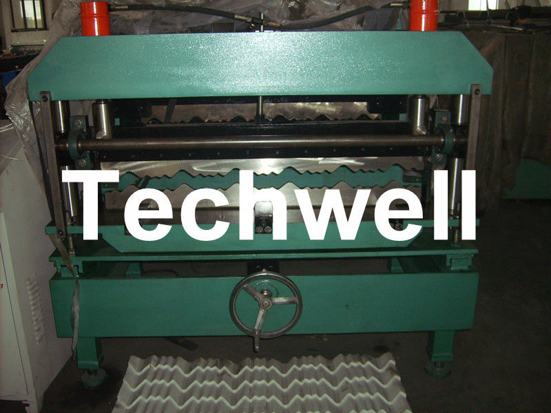 Le mattonelle di tetto d'acciaio del metallo laminano a freddo la formazione della macchina per il rivestimento del tetto, rivestimento della parete