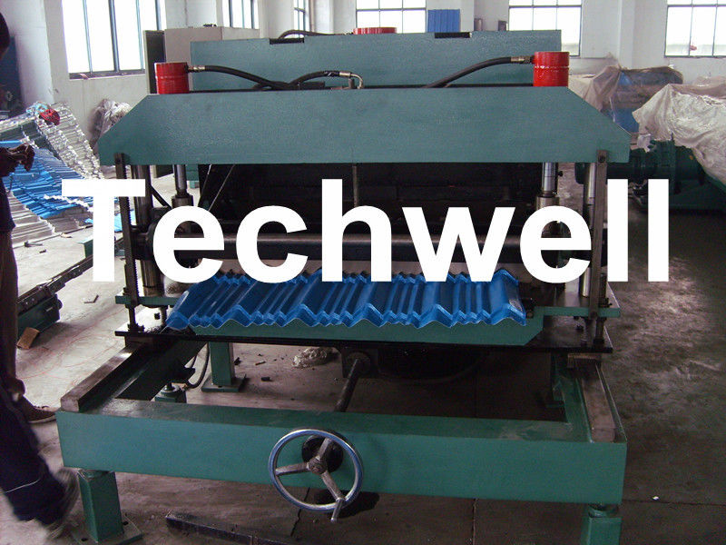Le mattonelle di tetto d'acciaio del metallo laminano a freddo la formazione della macchina per il rivestimento del tetto, rivestimento della parete
