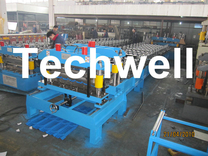 Le mattonelle di tetto d'acciaio del metallo laminano a freddo la formazione della macchina per il rivestimento del tetto, rivestimento della parete